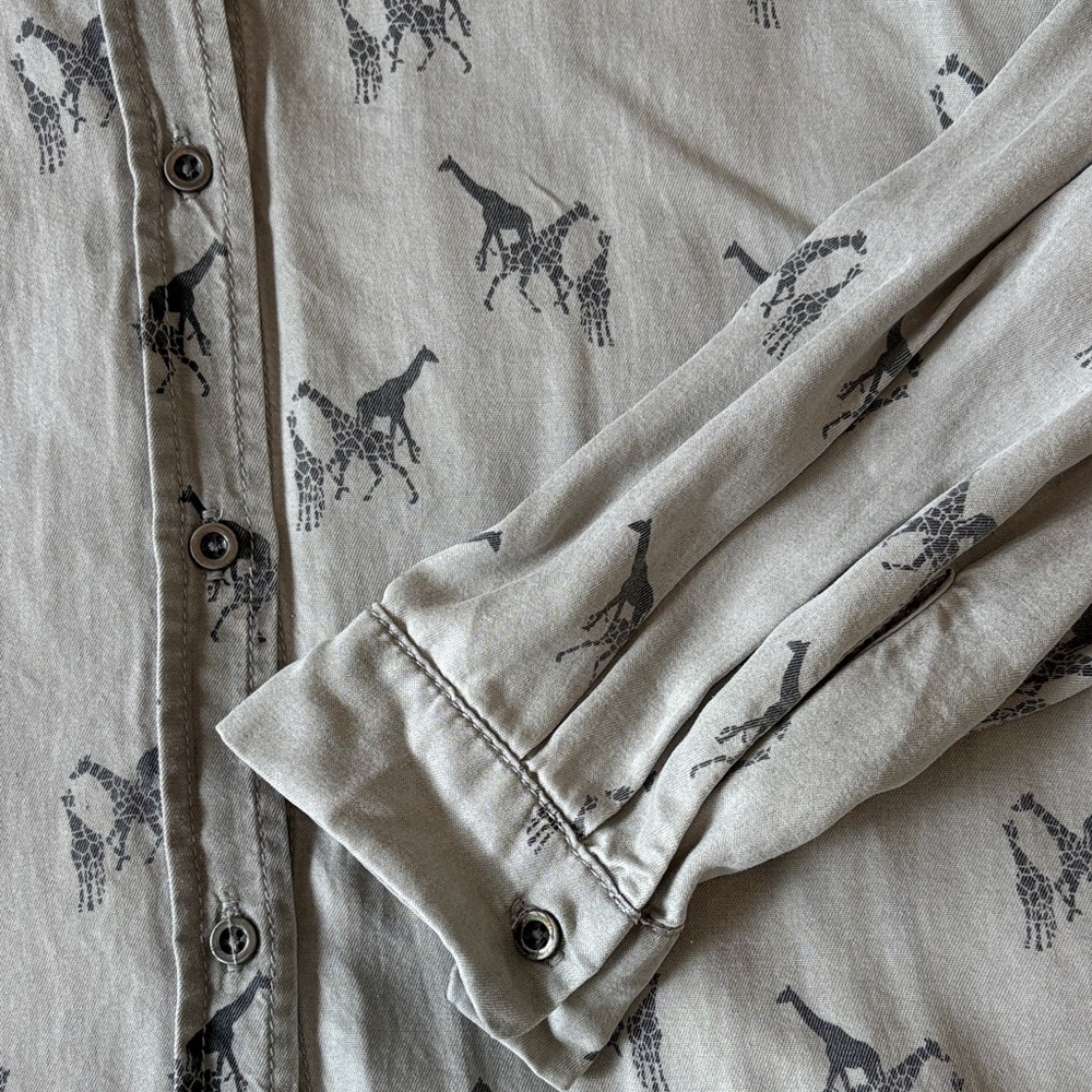 Light Gray giraffe Printed Button-Front Blouse - Picture 3 of 3